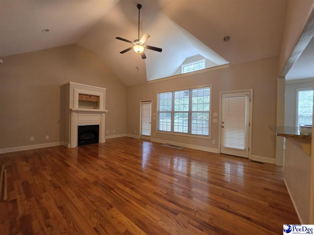 995 Maggie Way Photo 9