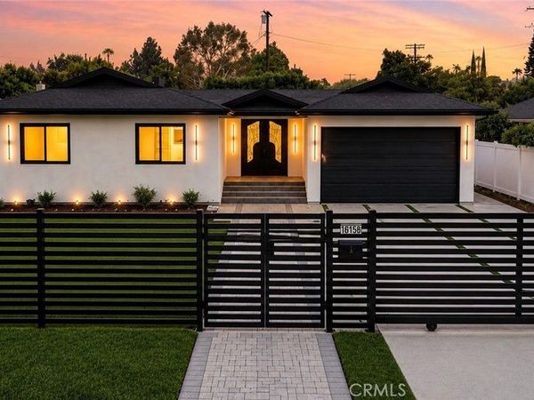 16158 Magnolia Boulevard, Encino, CA 91436