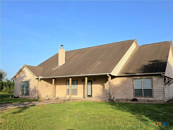 565 E Ward Street , Goliad, TX 77963