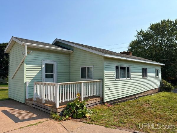 1175 N McClellan Avenue, Marquette, MI 49855