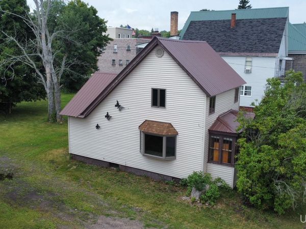 23 1st Street, South Range, MI 49963