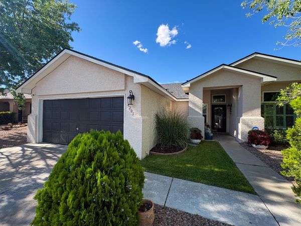 8201 Summerfield Court SW, Albuquerque, NM 87121