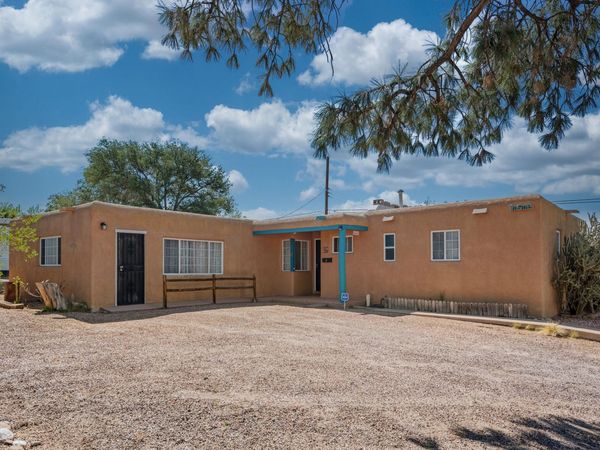 10502 Snowheights Boulevard NE, Albuquerque, NM 87112
