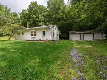 6600 Maplehurst Avenue SE, East Sparta, OH 44626