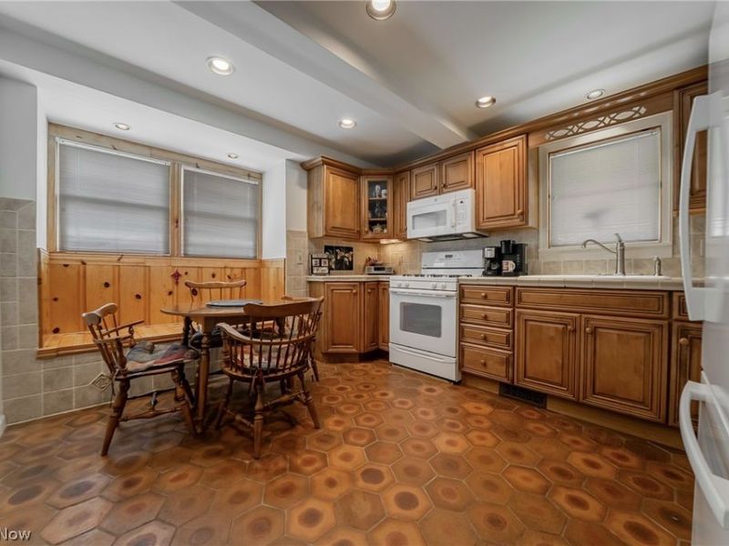 11008 Edgepark Drive, Garfield Heights, OH 44125 Photo 10