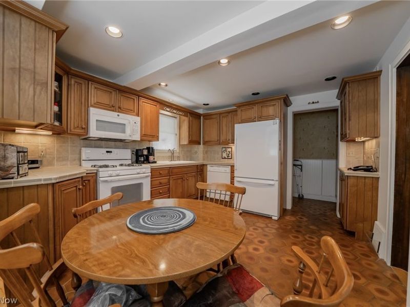 11008 Edgepark Drive, Garfield Heights, OH 44125 Photo 11