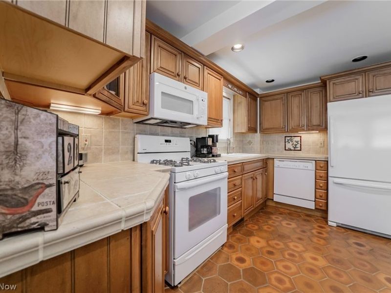 11008 Edgepark Drive, Garfield Heights, OH 44125 Photo 12