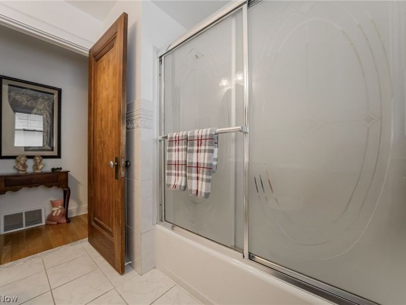11008 Edgepark Drive, Garfield Heights, OH 44125 Photo 24