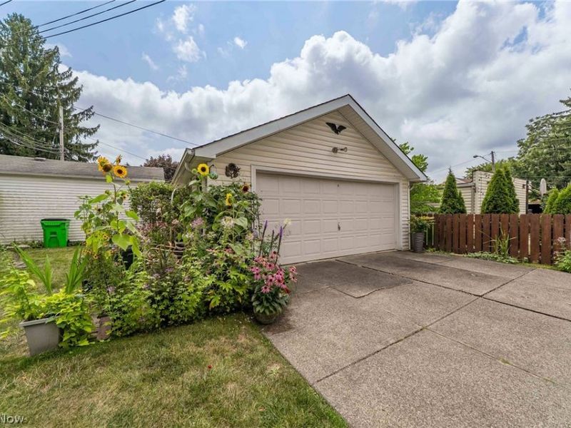 11008 Edgepark Drive, Garfield Heights, OH 44125 Photo 33