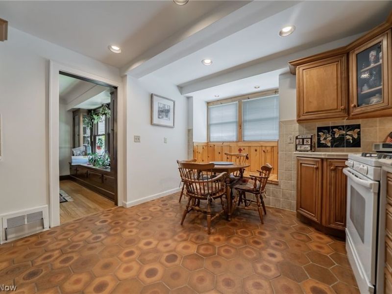 11008 Edgepark Drive, Garfield Heights, OH 44125 Photo 9