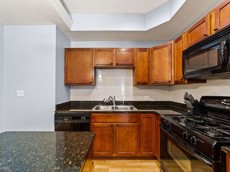 7507 Battery Park Boulevard, Cleveland, OH 44102 Photo 14