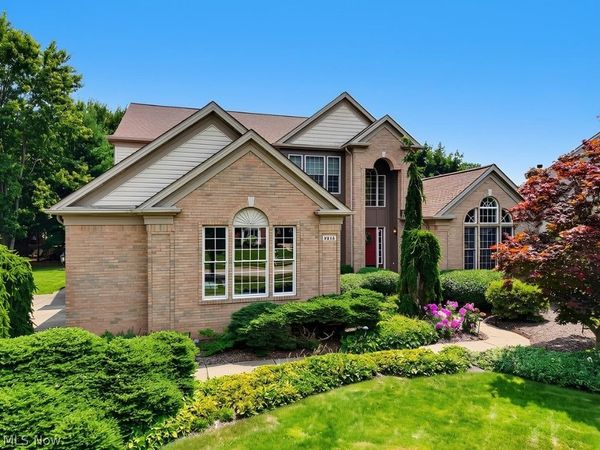 9615 Windsor Way , Twinsburg, OH 44087