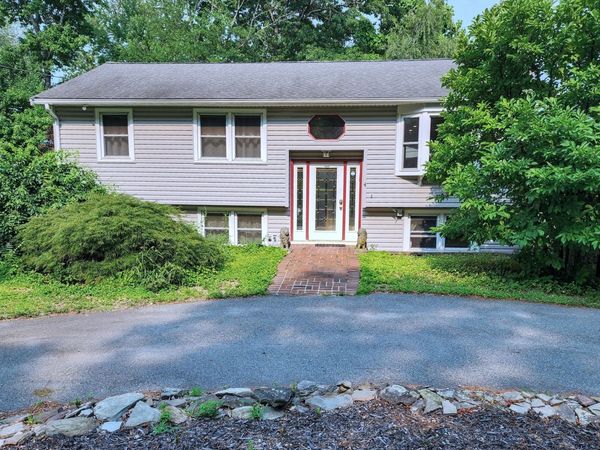4 Amherst St, Billerica, MA 01862