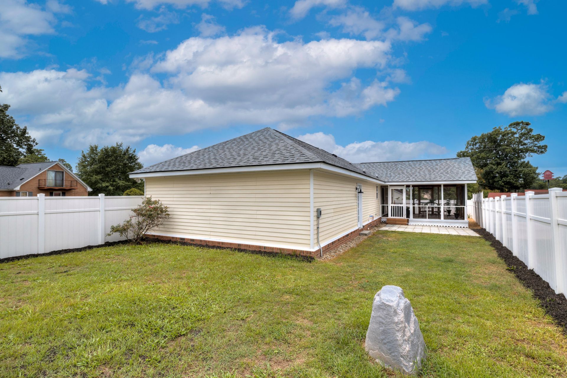 1026 Radius Street Photo 9