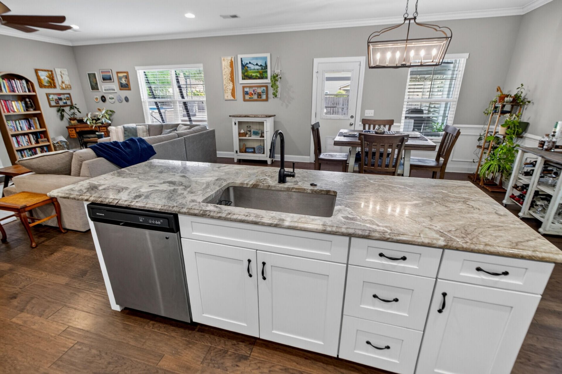 5476 Thompson Street Photo 17