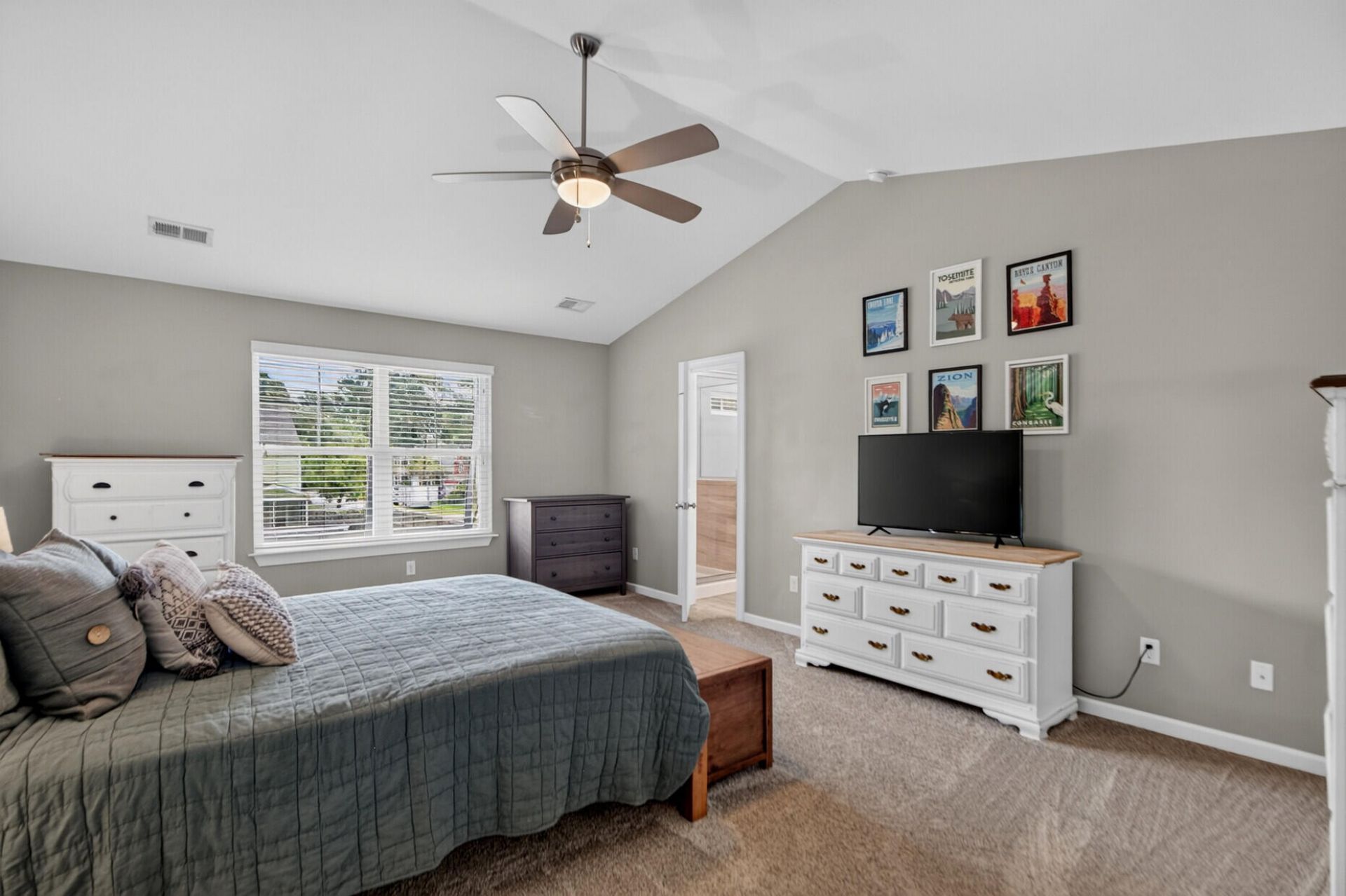 5476 Thompson Street Photo 23