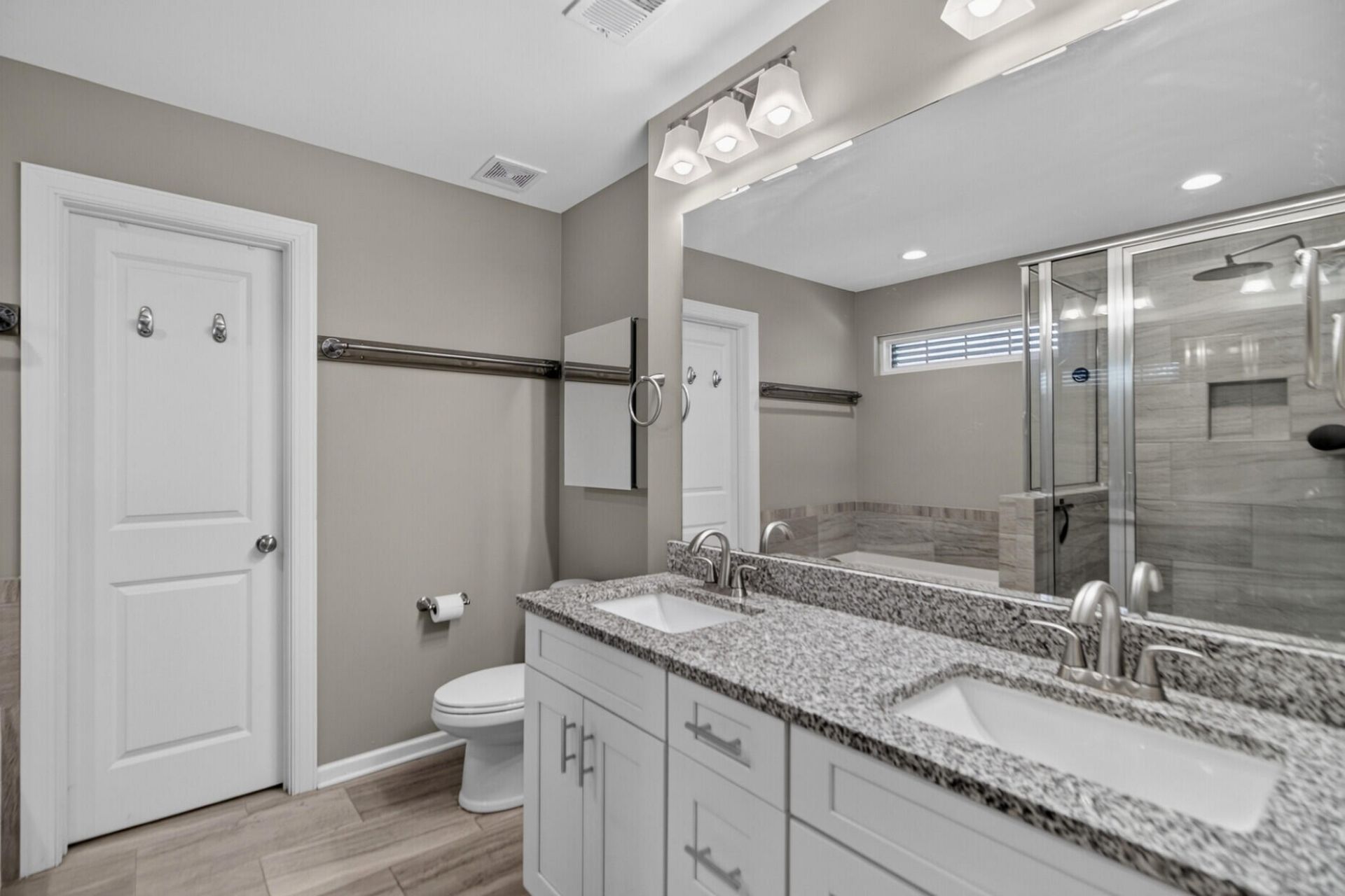 5476 Thompson Street Photo 24