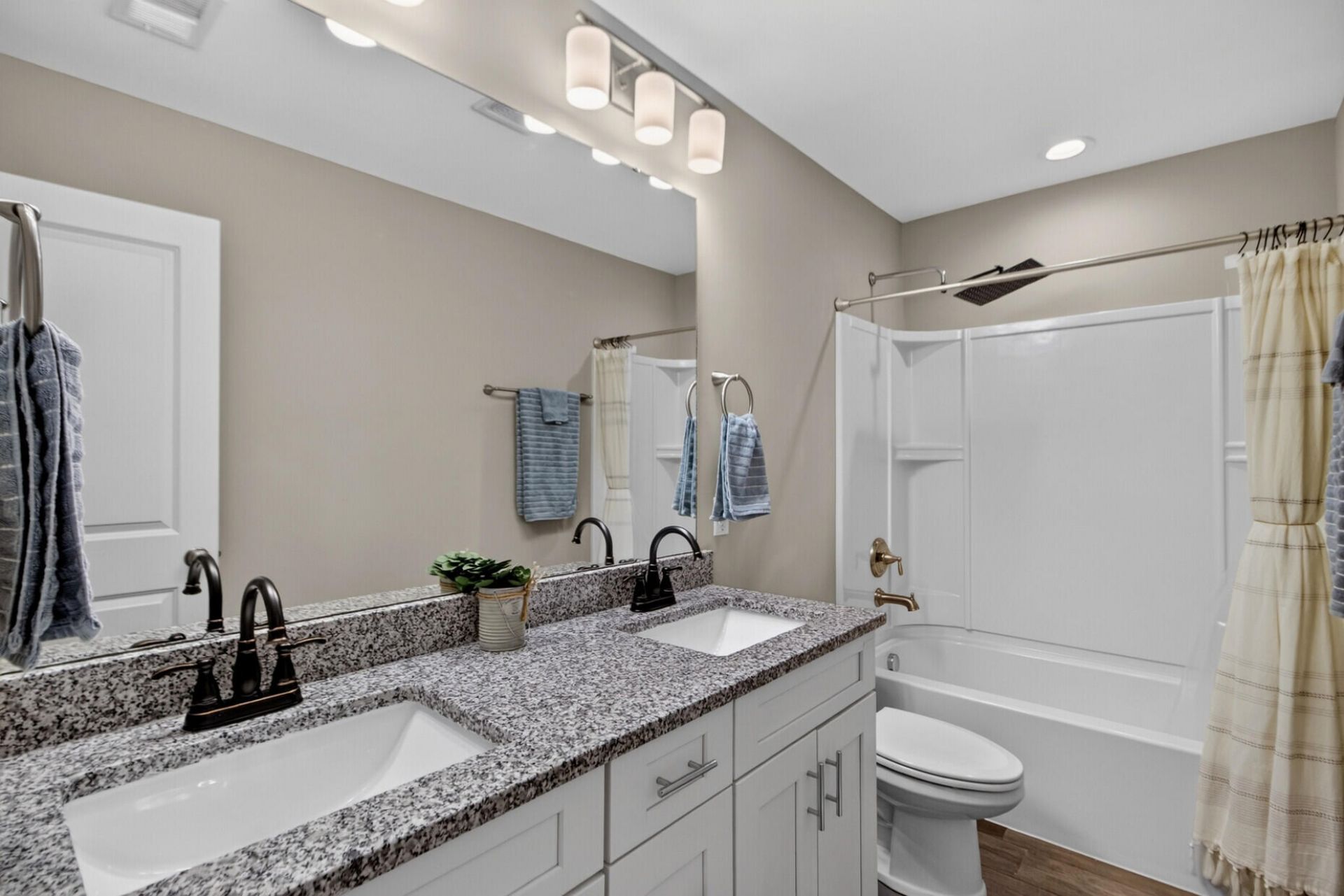 5476 Thompson Street Photo 27