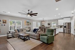 5476 Thompson Street photo 4