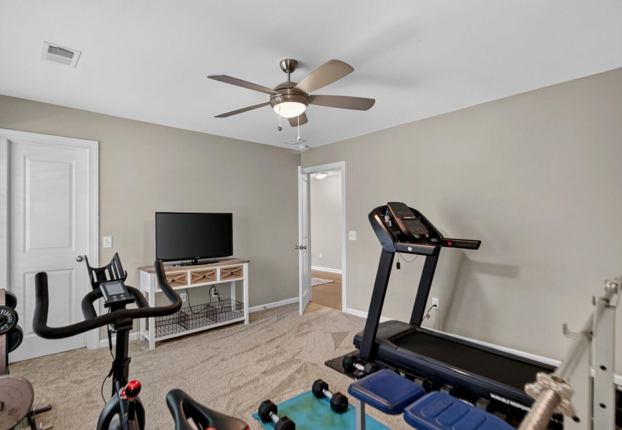 5476 Thompson Street Photo 32