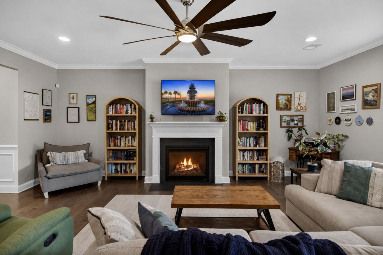 5476 Thompson Street Photo 4