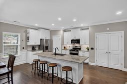 5476 Thompson Street photo 4