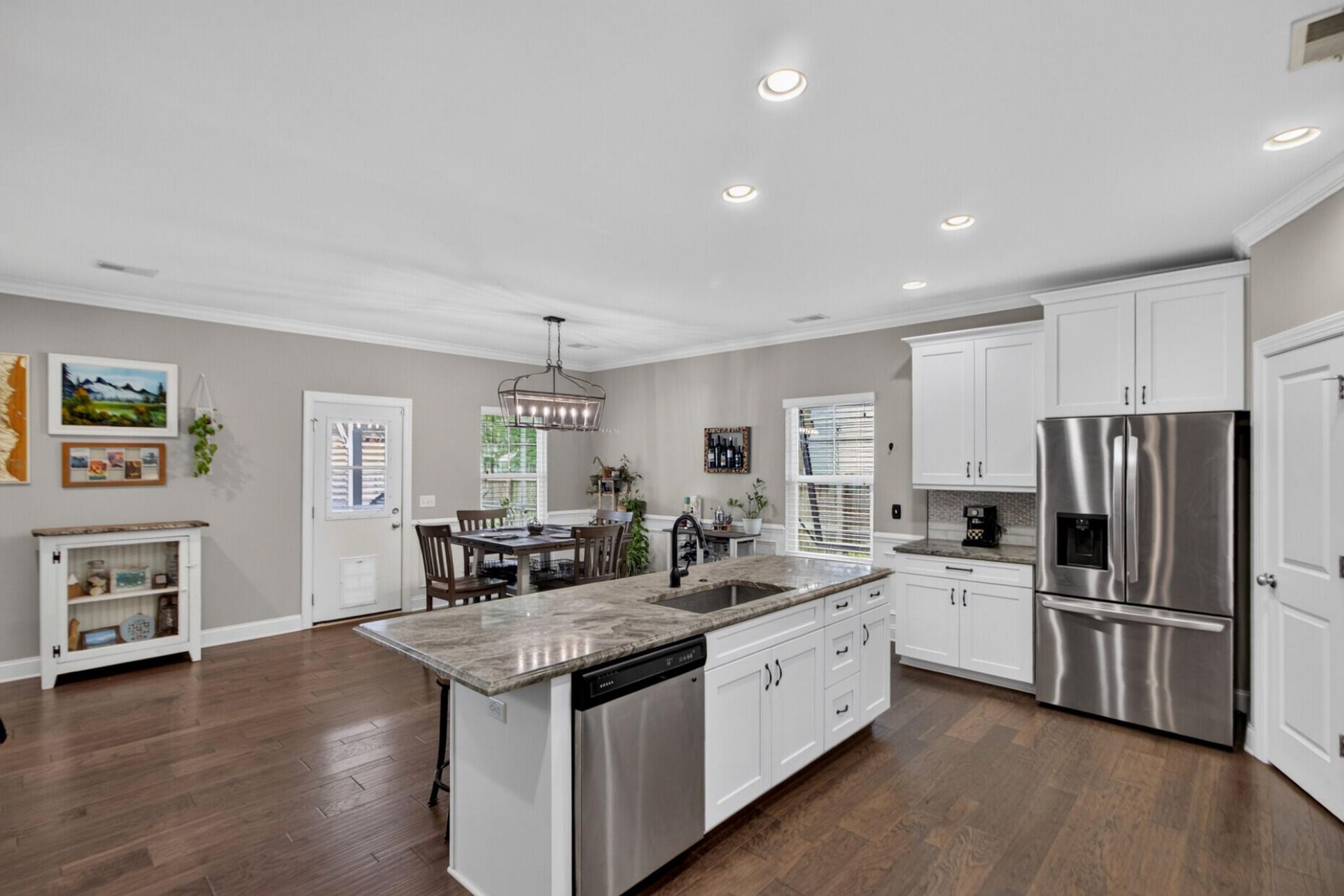 5476 Thompson Street Photo 6