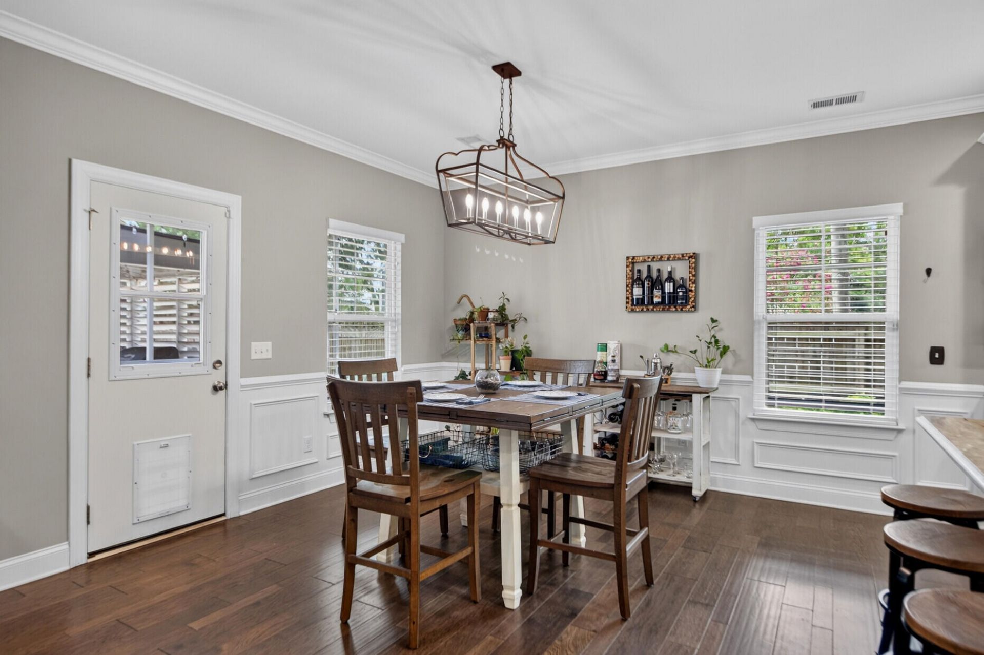 5476 Thompson Street Photo 7