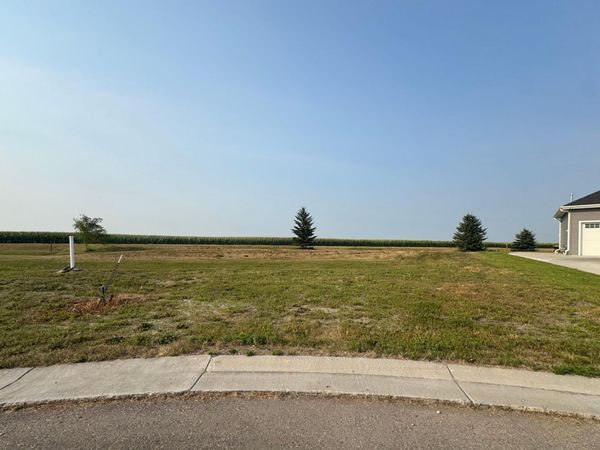 526 8th Street N, Casselton, ND 58012