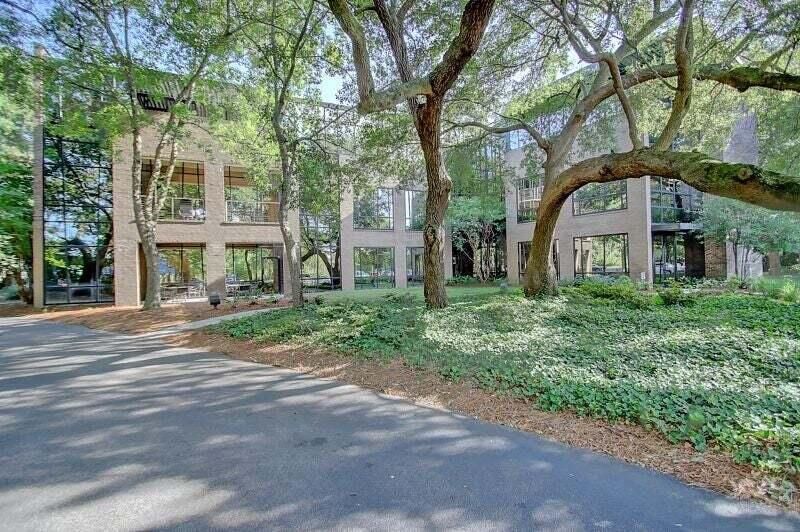710 Johnnie Dodds Boulevard  Photo 10
