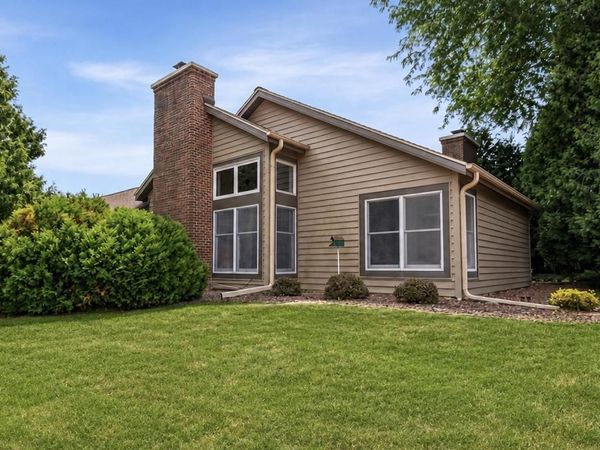 225 W Oak STREET, Grafton, WI 53024