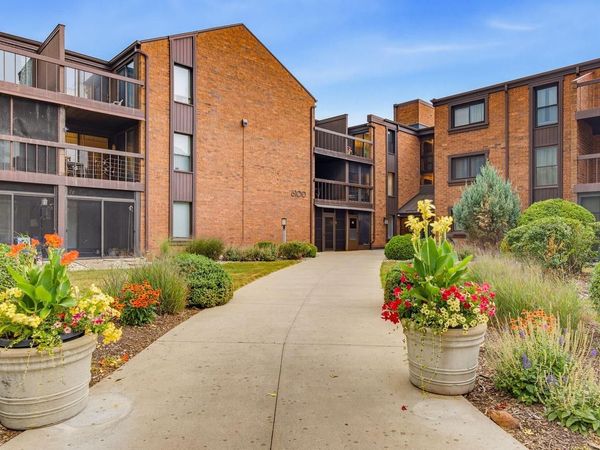 6100 W Stonehedge DRIVE, Unit 365D, Greenfield, WI 53220