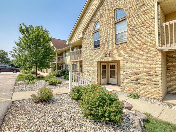 4875 Easy STREET, Unit 5, Hartland, WI 53029