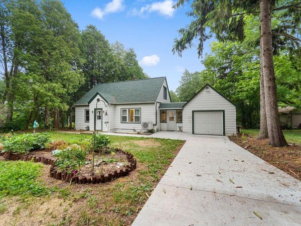 1900 Edgewater Dr DRIVE, Grafton, WI 53024