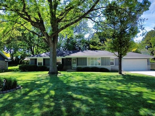 521 Alta Loma DRIVE, Thiensville, WI 53092