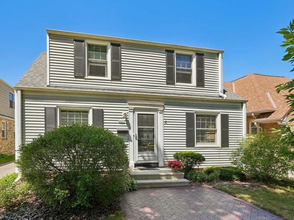 4907 N Idlewild AVENUE, Whitefish Bay, WI 53217