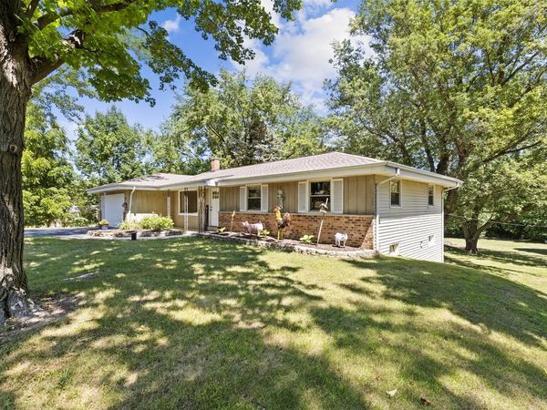 W230S5930 Molla DRIVE, Waukesha, WI 53189