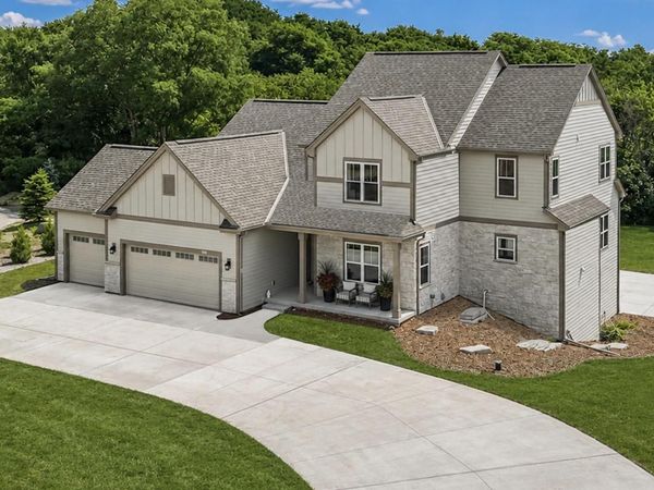 5932 S Quarry Park COURT, New Berlin, WI 53146