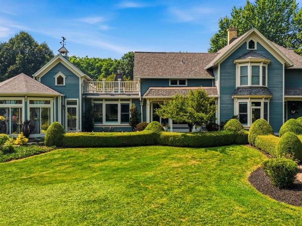 12921 N Fox Hollow ROAD, Mequon, WI 53097