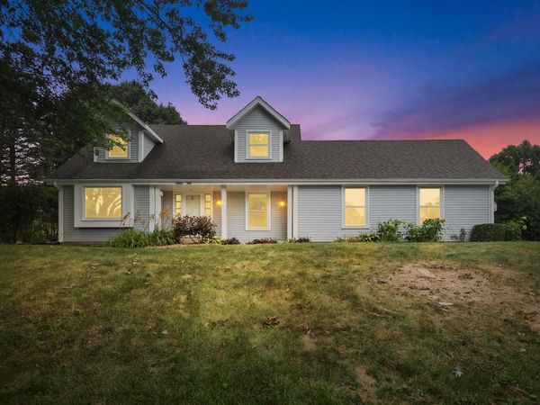 10229 Concord DRIVE, Mequon, WI 53097