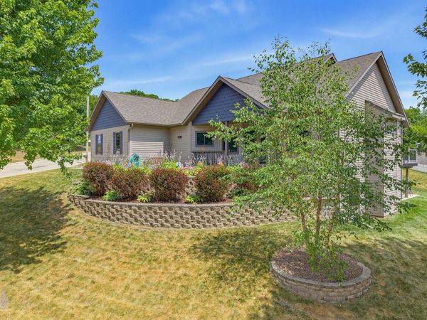 548 Fox River Hills DRIVE, Waterford, WI 53185