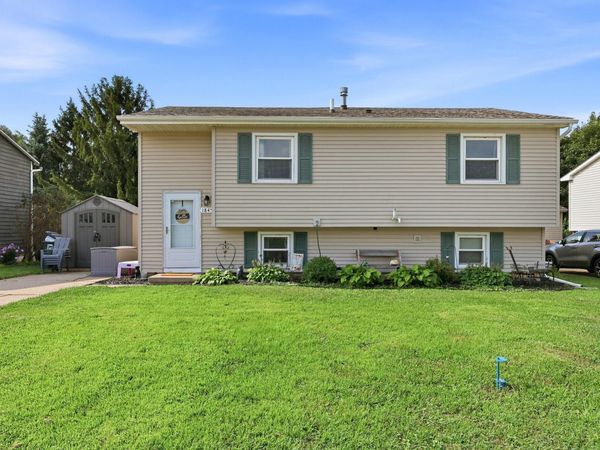 1845 W 58th Street , Davenport, IA 52806