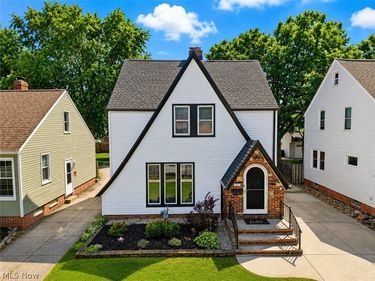 8005 Dresden Avenue , Parma, OH 44129
