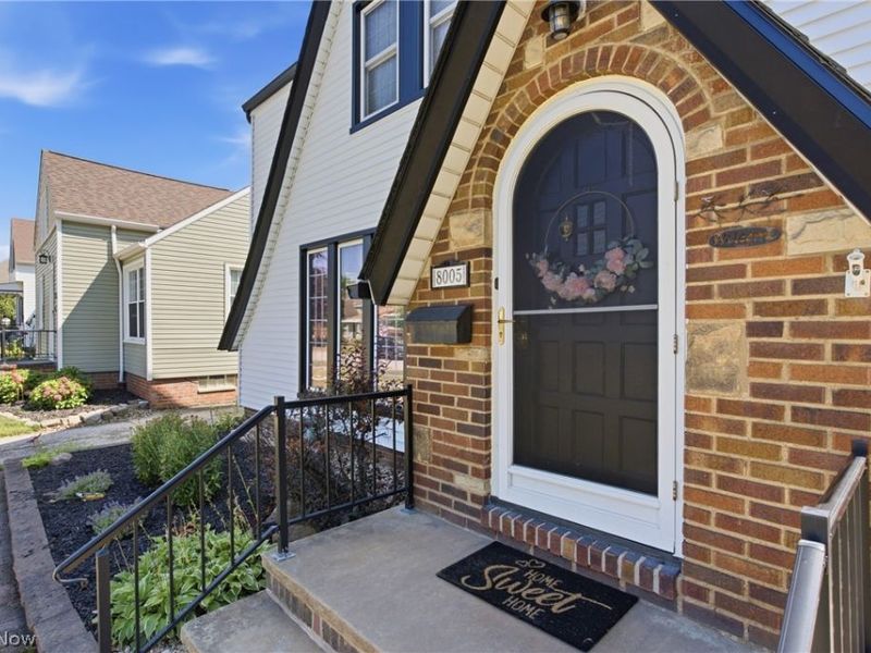 8005 Dresden Avenue, Parma, OH 44129 Photo 2