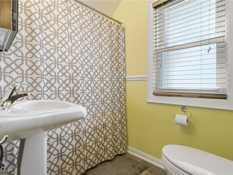 8005 Dresden Avenue, Parma, OH 44129 Photo 20