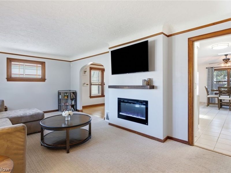 8005 Dresden Avenue, Parma, OH 44129 Photo 4