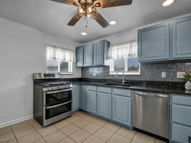 2910 Commonwealth Drive, Parma, OH 44134 Photo 12