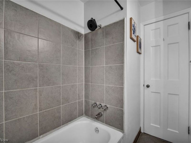 2910 Commonwealth Drive, Parma, OH 44134 Photo 16