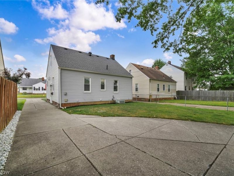 2910 Commonwealth Drive, Parma, OH 44134 Photo 34