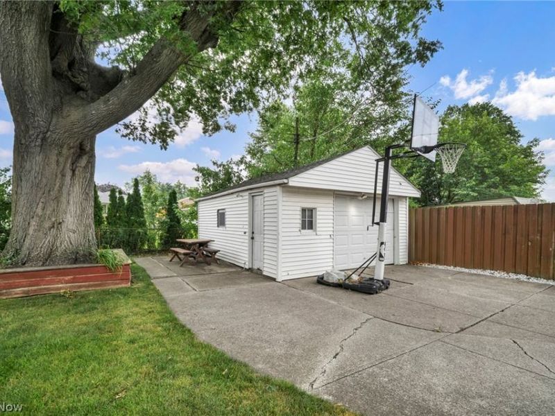 2910 Commonwealth Drive, Parma, OH 44134 Photo 35